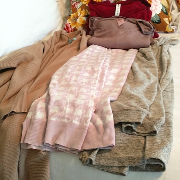 Sweaters - 3 Sweater bundle + 2 free tunics